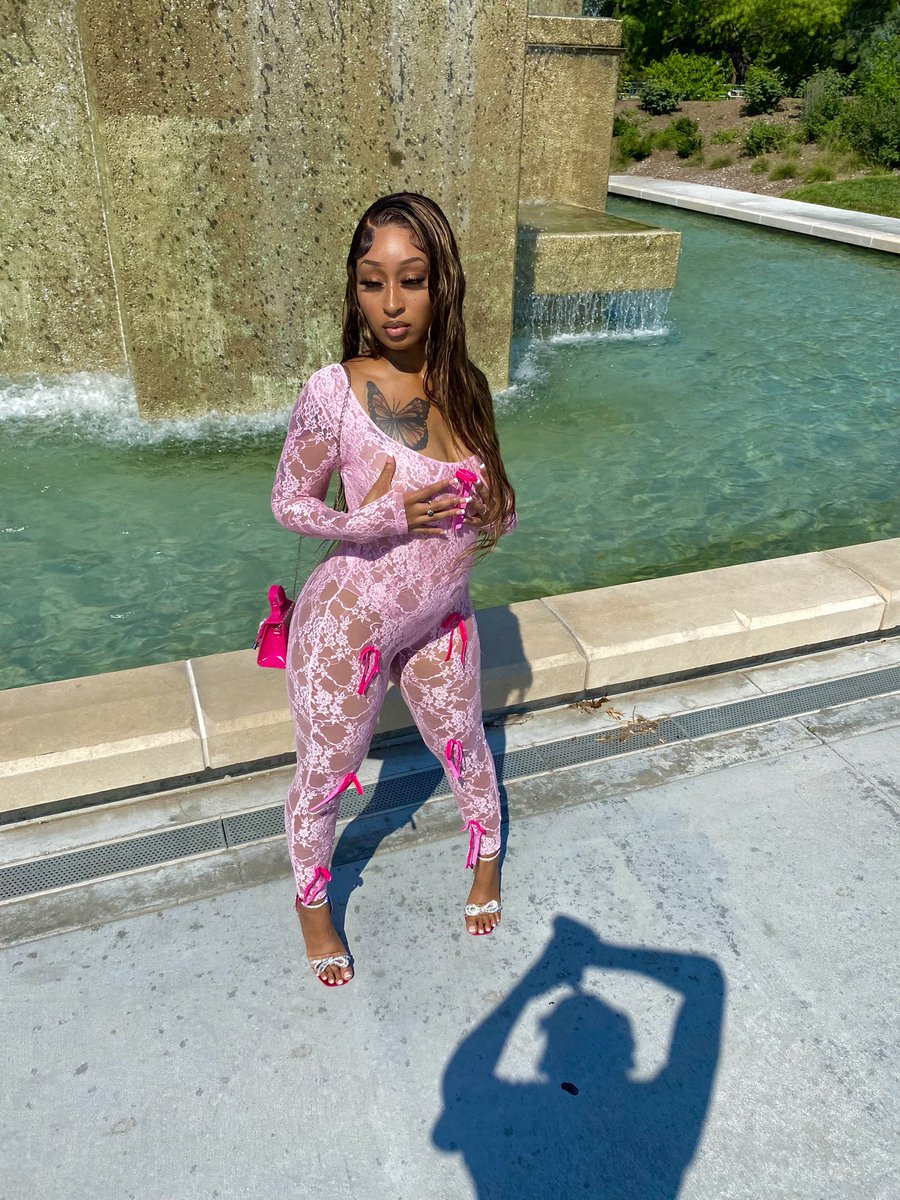 tianagxld's tweet image. Feeling like Yoncé these bitches on MUTE 🎀 #23 #birthdaygirl