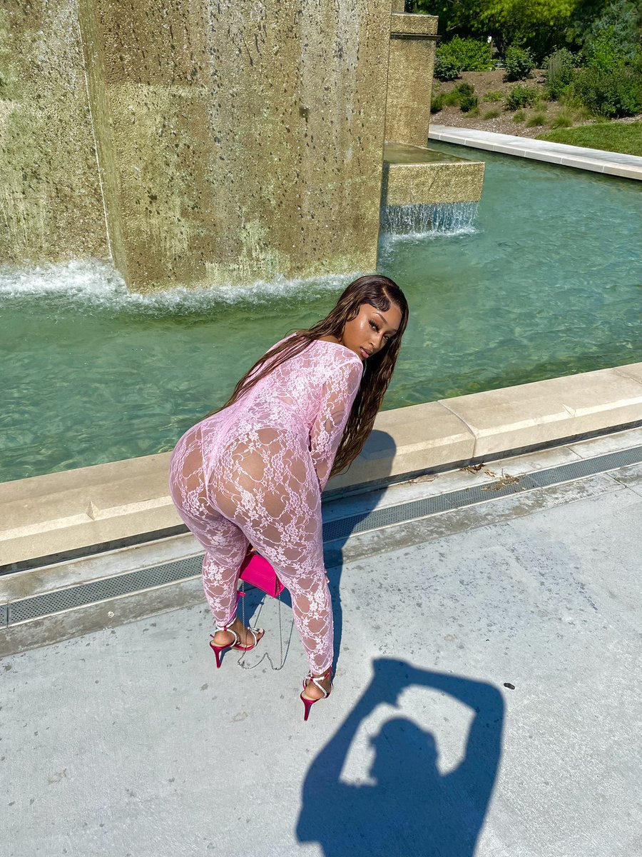 tianagxld's tweet image. Feeling like Yoncé these bitches on MUTE 🎀 #23 #birthdaygirl