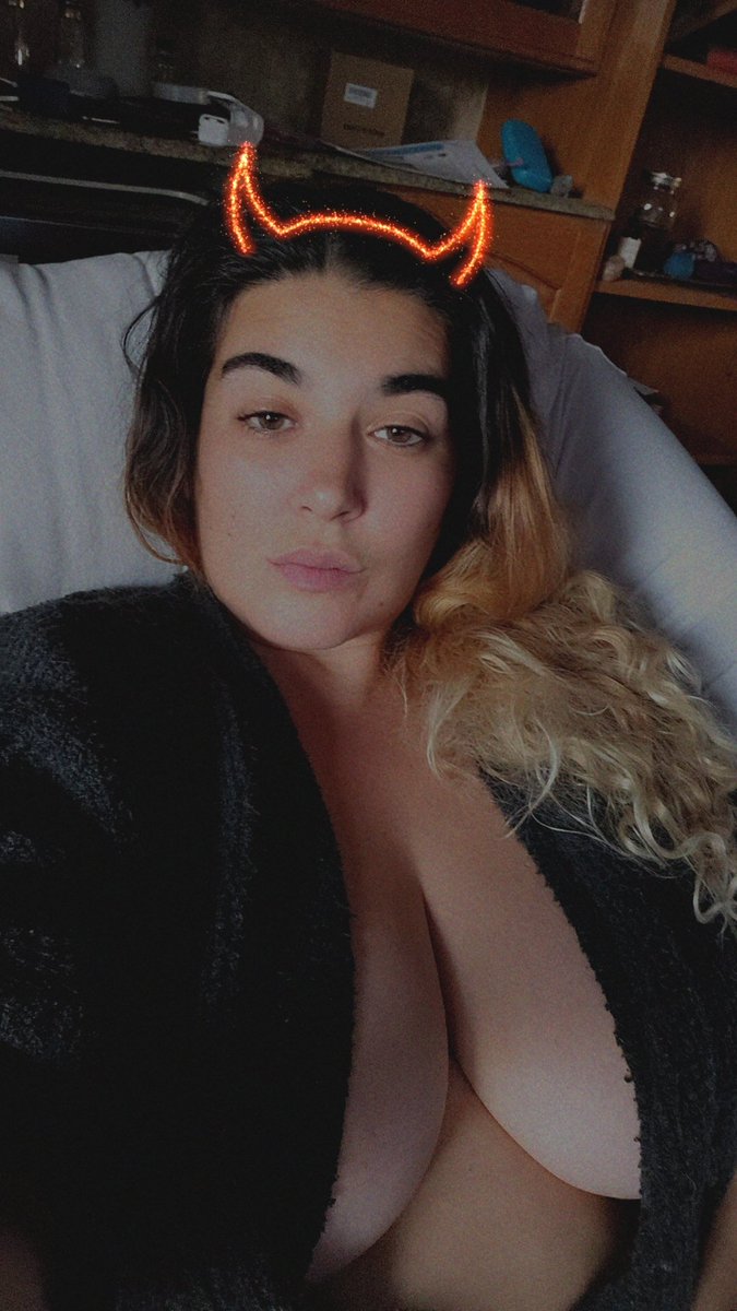 New content up at Onlyfans.com/elainagregory 💋💋