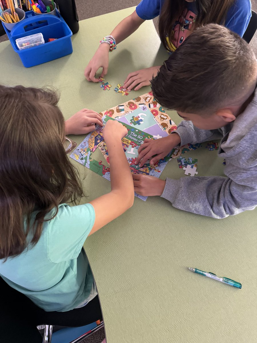 megan_pehl's tweet image. We had a great first week of building relationships, practicing reading skills and working on teamwork! ❤️💙 #leadreed #flearning #5thGrade