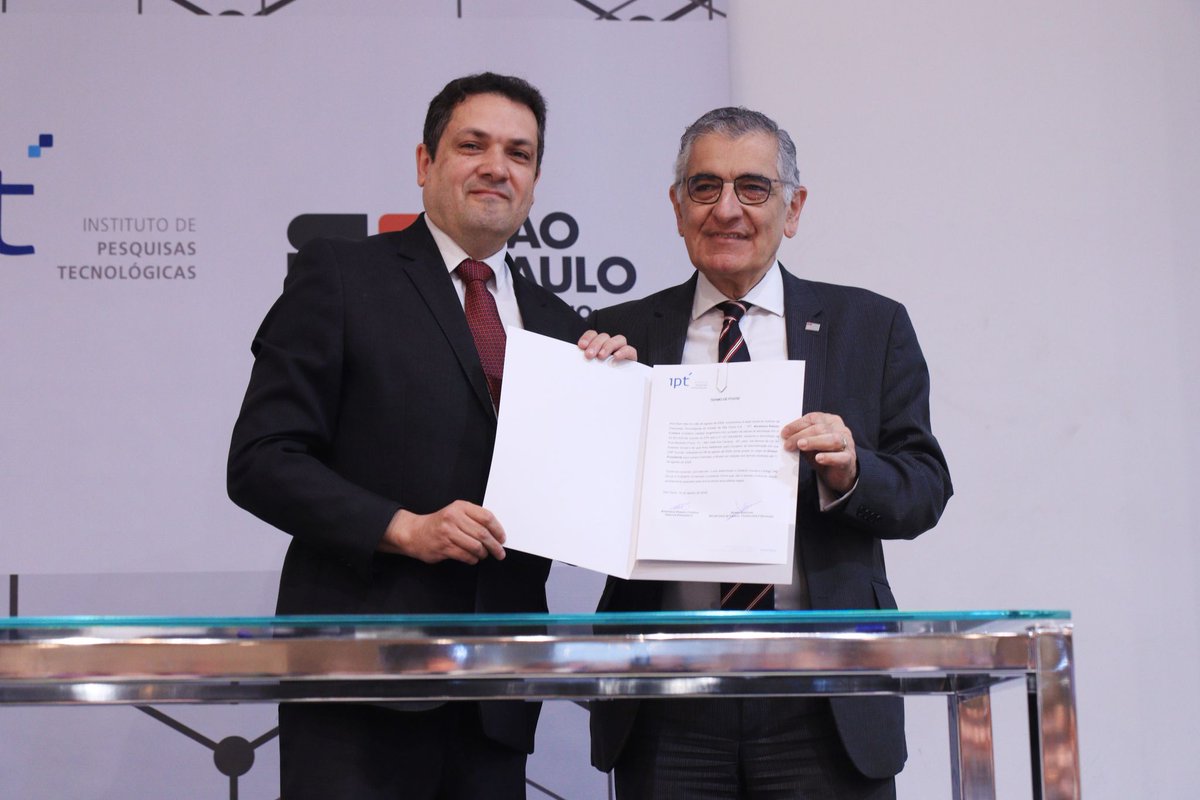 Prof_AndersonC's tweet image. Hoje eu tomei posse como Presidente do IPT, um dos maiores institutos de pesquisa em nosso país, pertencente ao Governo do Estado de São Paulo.

Após 8 anos à frente da Reitoria do ITA, encaro mais esse novo desafio em minha carreira, com bastante alegria e motivação.