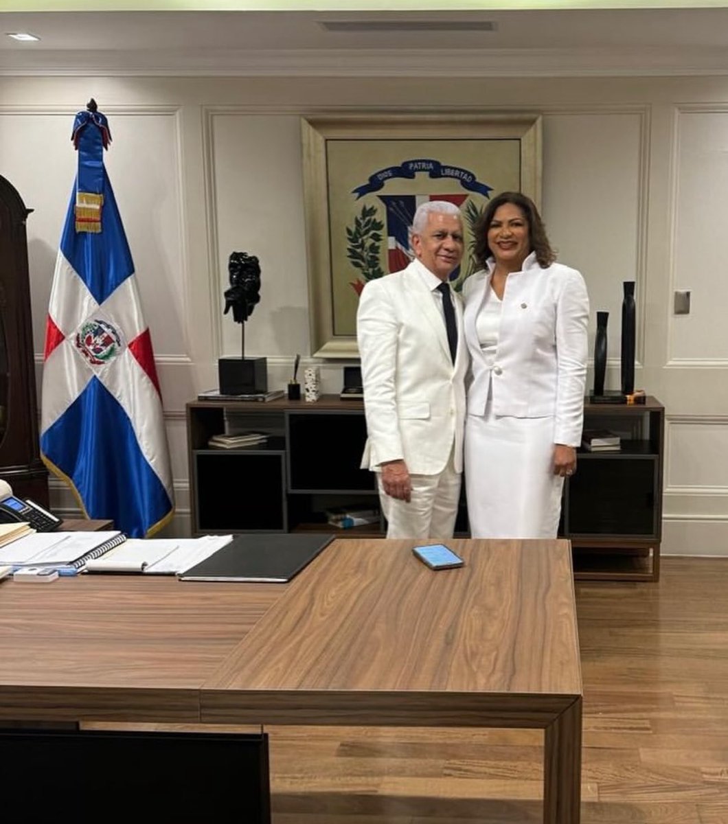 SonyaUribe's tweet photo. ¡Felicitaciones al reelecto presidente del Senado para 2024-2025!  @ricardodlsanto3  Es un honor formar parte de su equipo y trabajar juntos por un futuro más prometedor. Estoy increíblemente orgullosa de ser parte de esta misión. ¡Vamos por más! https://t.co/OHkr93jjIA