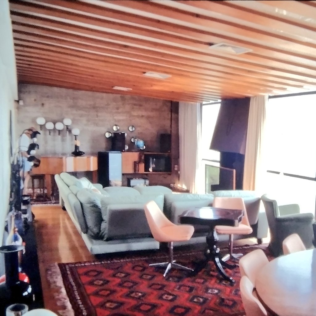 irimarq's tweet image. Las paredes laterales de hormigón tienen varias perforaciones, se ven en la primera foto del tweet anterior. Cuando se les quita la tapa cilíndrica, la #ventilación cruzada entre ambos testeros es de una eficacia asombrosa, haciendo innecesario cualquier otro sistema. #bioclima