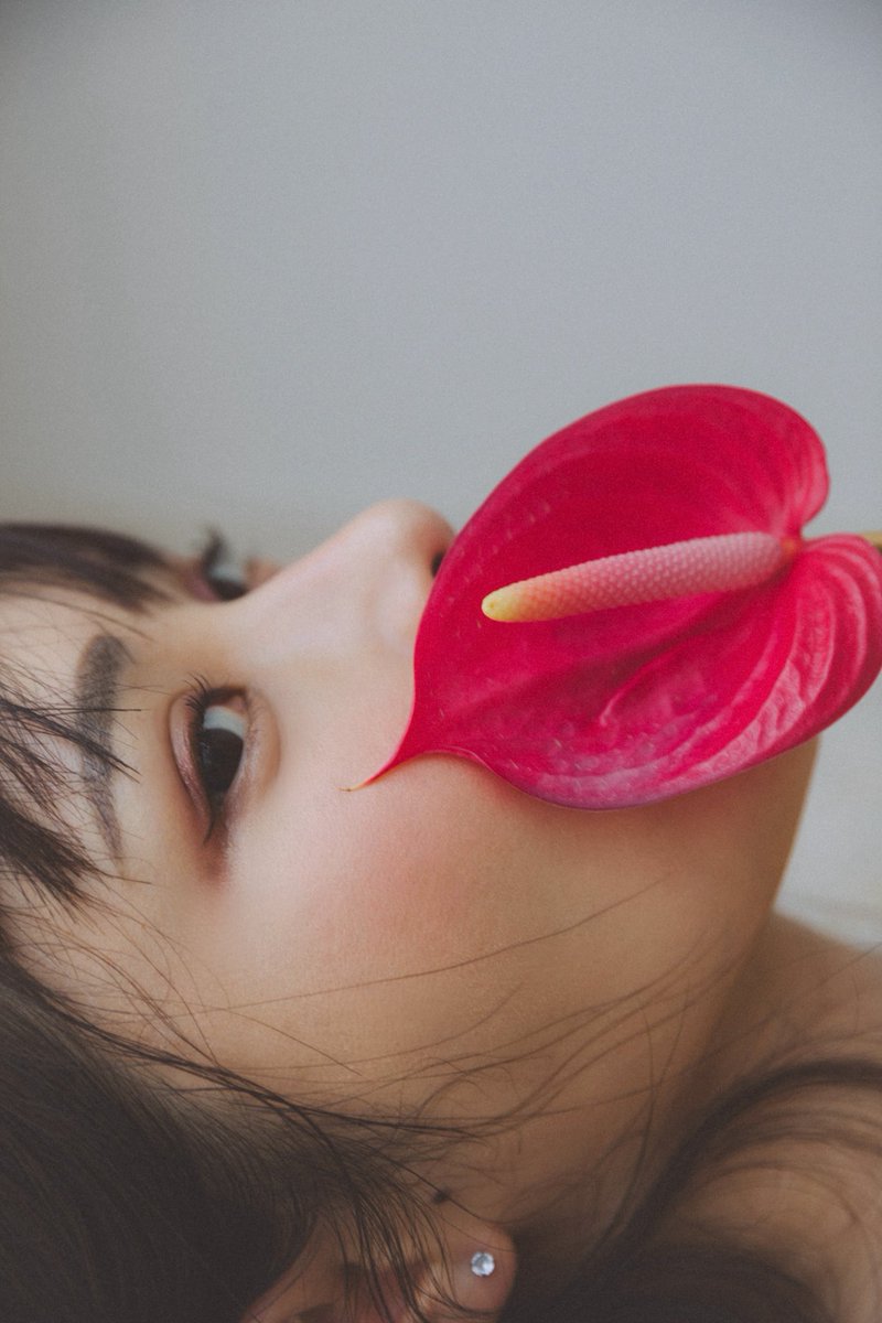 おはようございます🌺

もうお誕生日の写真集は見てくれましたか？ https://t.co/1g17fMnyOu