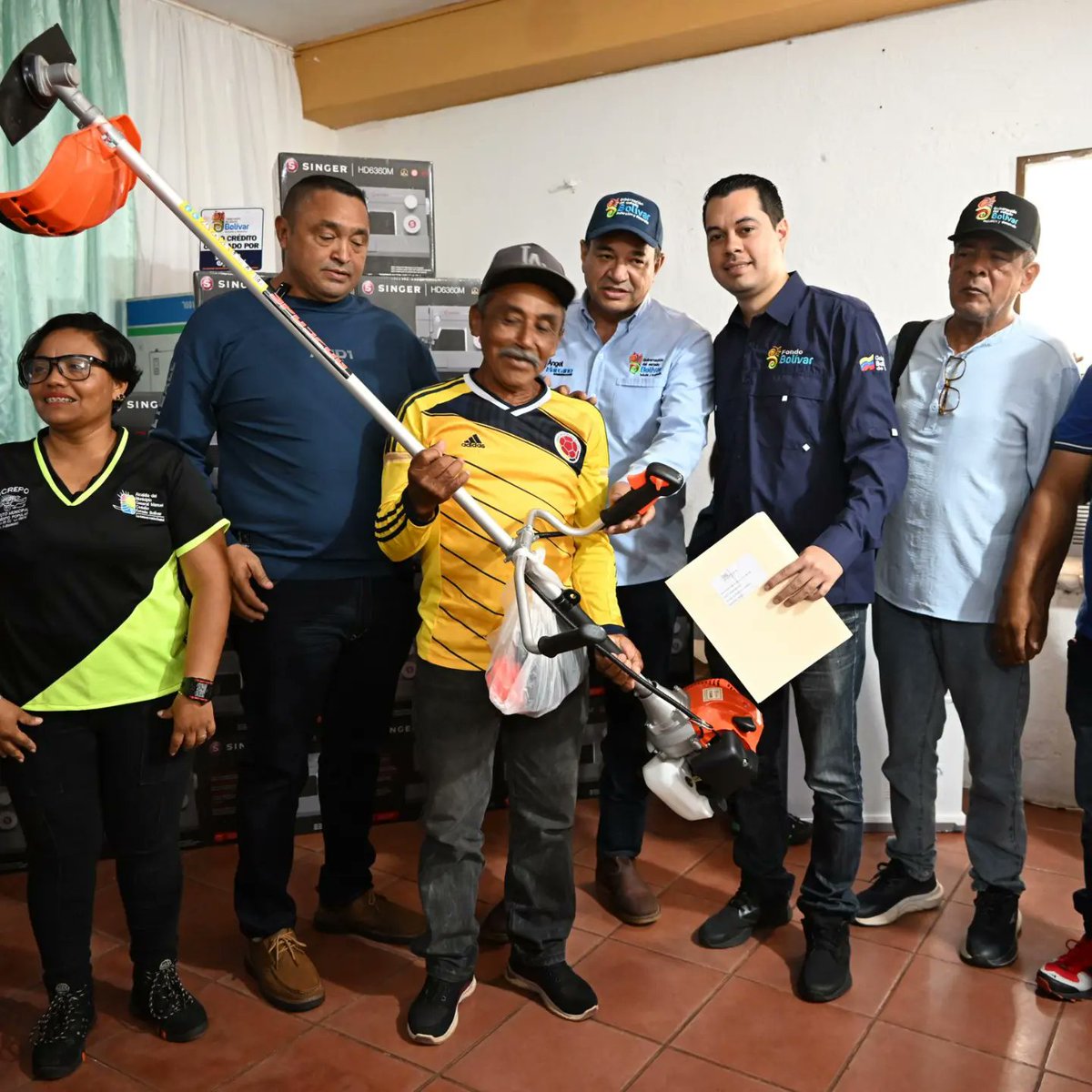 Fondo Bolívar (@fondobolivar22) on Twitter photo Presidente <a href="/NicolasMaduro/">Nicolás Maduro</a> continúa apoyando a los emprendedores, está vez fueron 133 los beneficiados en Caicara del Orinoco, esto a través de la Gobernación del estado <a href="/amarcanopsuv/">Ángel Marcano</a> <a href="/_PrensaGobol/">Gobernación de Bolívar</a> Presidente <a href="/NicolasMaduro/">Nicolás Maduro</a> continúa apoyando a los emprendedores, está vez fueron 133 los beneficiados en Caicara del Orinoco, esto a través de la Gobernación del estado <a href="/amarcanopsuv/">Ángel Marcano</a> <a href="/_PrensaGobol/">Gobernación de Bolívar</a>