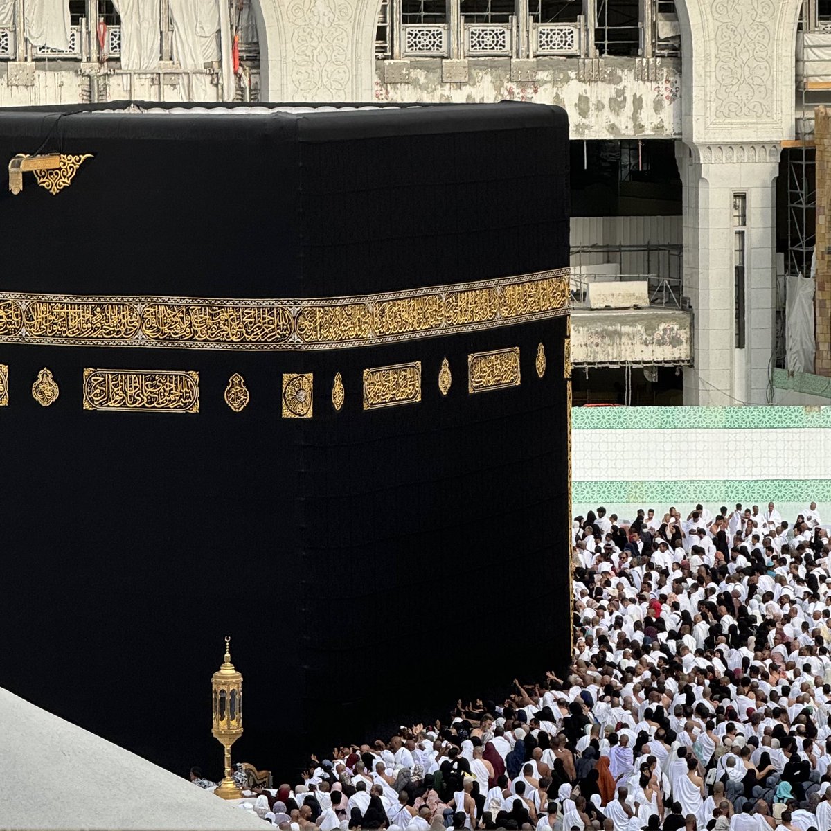 سيصادفك شيءٌ طلبته من الله ، 
 منذ زمن بعيد ، 
ربما نسيتَه ، 
لكن الله لم ينسه …