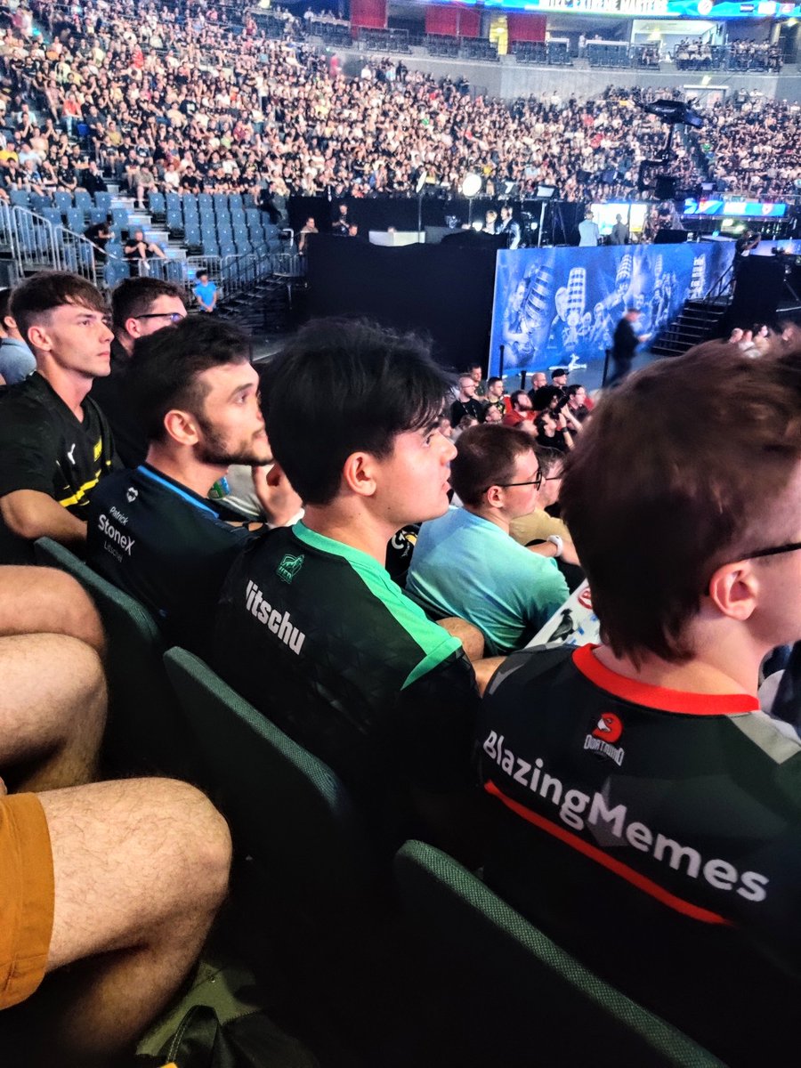 Valentin Liebl (@stormrak3r) on Twitter photo München 🤝🏻 Dortmund
Mit <a href="/DortmundEsports/">Dortmund eSports</a> <a href="/UEDortmund/">Uni eSports Dortmund</a> <a href="/munich_esports/">Munich eSports e.V.</a> auf der #IEM Cologne München 🤝🏻 Dortmund
Mit <a href="/DortmundEsports/">Dortmund eSports</a> <a href="/UEDortmund/">Uni eSports Dortmund</a> <a href="/munich_esports/">Munich eSports e.V.</a> auf der #IEM Cologne