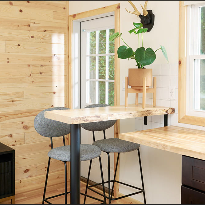 motiquetravel's tweet image. Located in Promised Land, PA, The Rex is a Motique® with a “modern outdoor aesthetic”. Featuring 10 rooms, each unique in size, layout and design, with modern amenities and a touch of midcentury modern flair. 
.
📷: The Rex Hotel website
.
.
#motique #midmod #poconomountains