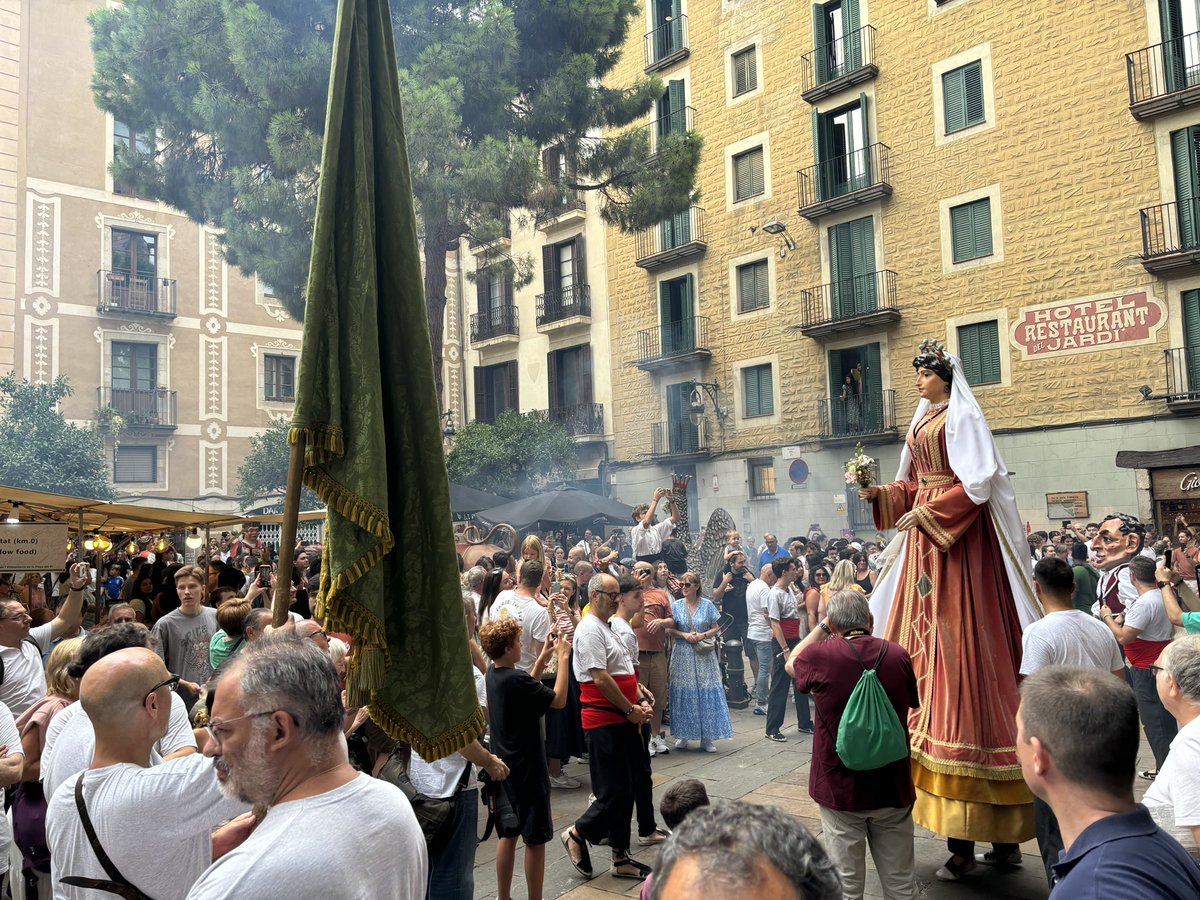 Octainvernizzi's tweet photo. Avui participant de les molt tradicionals festes de Sant Roc - enguany l’edició 435! Bona festa i bon estiu a tothom! https://t.co/RC5nRpZ8Pf