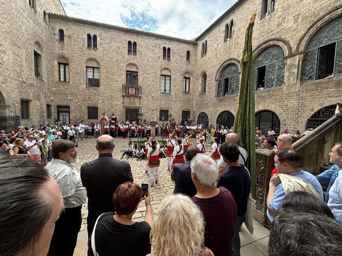 Octainvernizzi's tweet photo. Avui participant de les molt tradicionals festes de Sant Roc - enguany l’edició 435! Bona festa i bon estiu a tothom! https://t.co/RC5nRpZ8Pf
