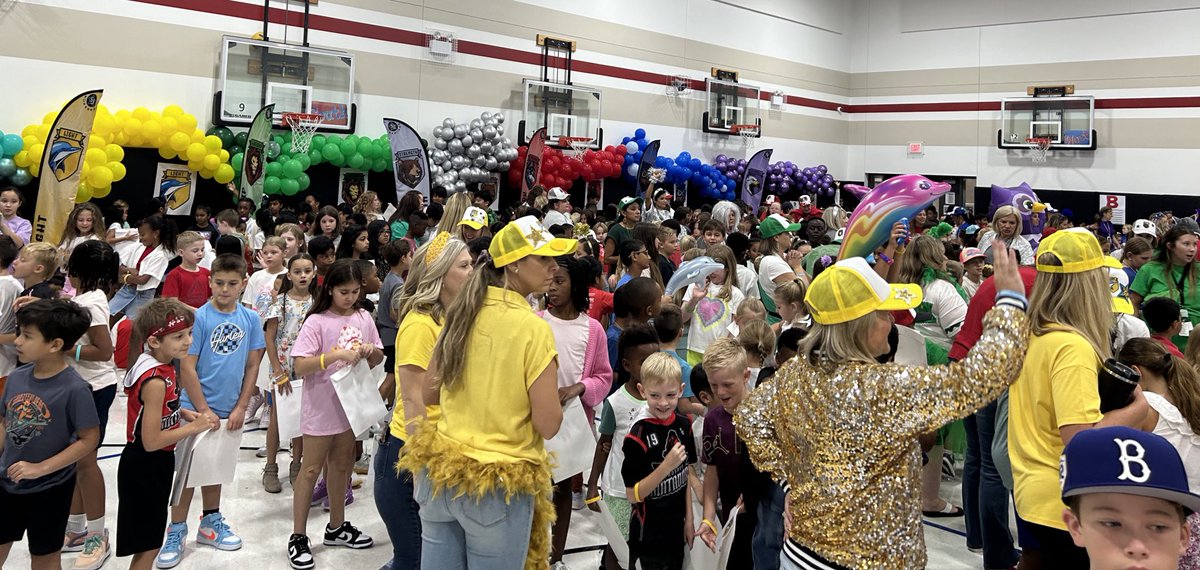 It’s here!!! SJE sorting day 🥳
#goYELLOWgo