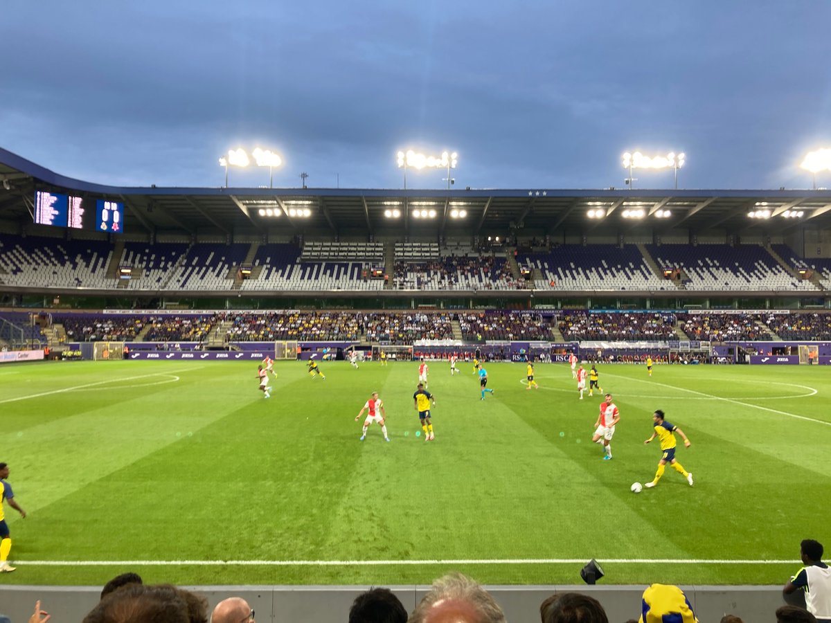 Met een ticket van <a href="/groundhopticket/">Groundhopticket</a> naar Union-Slavia geweest in het stadion van Anderlecht. Prima geregeld, goeie plek op de lange zijde!