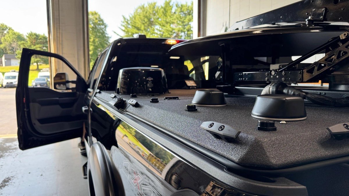 FLYMOTIONmedia's tweet photo. The latest #commandvehicle has been delivered! This was a collaborative effort between #FLYMOTION, AMT and WFSU/Florida State University's engineering team. The truck will support broadcasting operations for students and The Florida Channel.
More info: https://t.co/6SyQNk9JAN https://t.co/DbgAYXfr1b