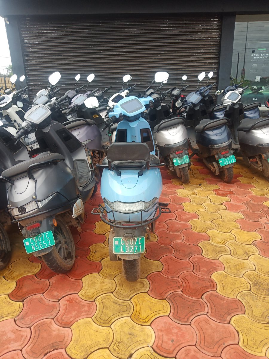 10maysen's tweet photo. @OlaElectric It has been 2 weeks my scooter is parked in you Experience Centre just for an LV Calbe replacement, how much will it take? Plz tell me isn't 2 weeks sufficient for a minor issue? https://t.co/D5J2SJUb3d