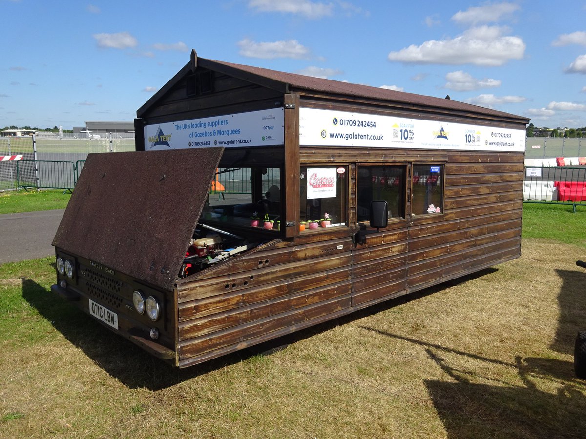 ObscureSupercar's tweet photo. British Motor Show (3/7) - the "world's fastest shed!" Based on a B5 Passat with AWD and Audi's 4.2L V8. Tested to 118mph and regularly driven on the road!
#britishmotorshow #shed #stimson #batman https://t.co/RhrZupOHpV