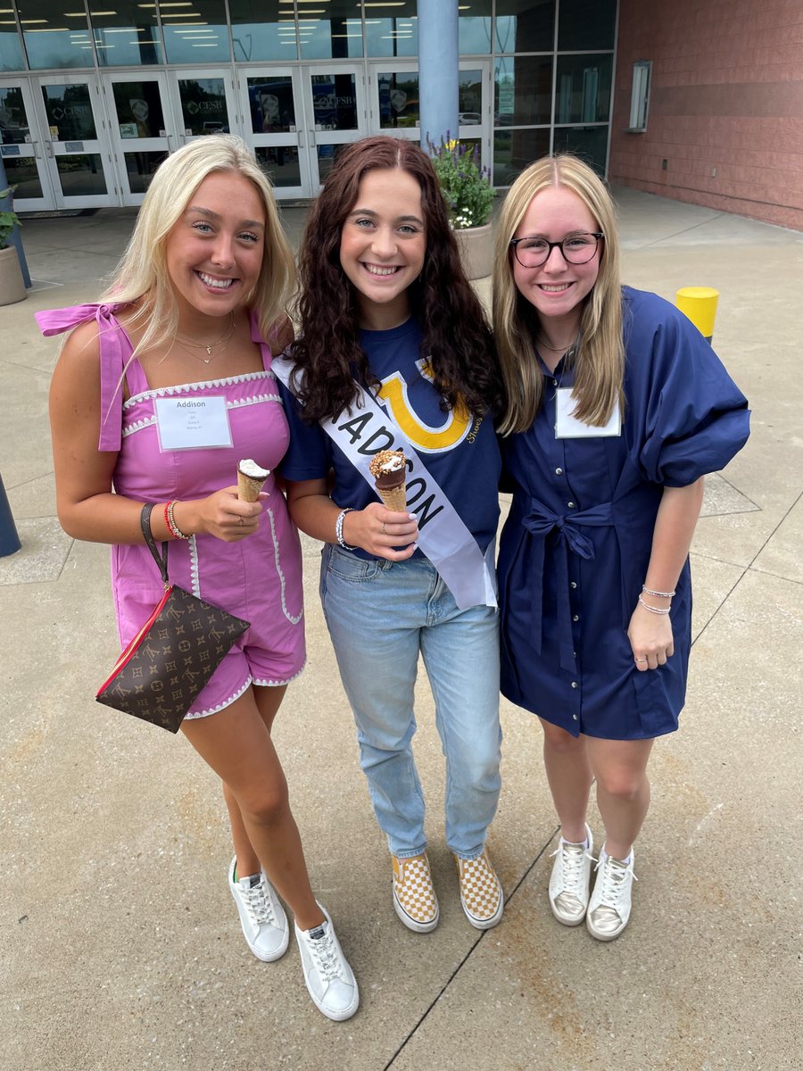 TheMurrayBank's tweet photo. Campus is springing back to life at Murray State University and it all kicks off with Sorority RUSH! Thanks for inviting the #TMBIceCreamMachine to be a part of today's events. #ThatsMyBank #TMB25 https://t.co/uPOCoOkPpR