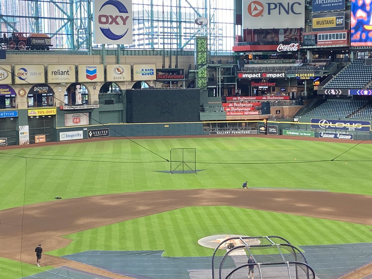 matthewkawahara's tweet photo. It looks like the batter’s eye at Minute Maid Park was darkened while the Astros were on the road https://t.co/7PXbeIUwcg