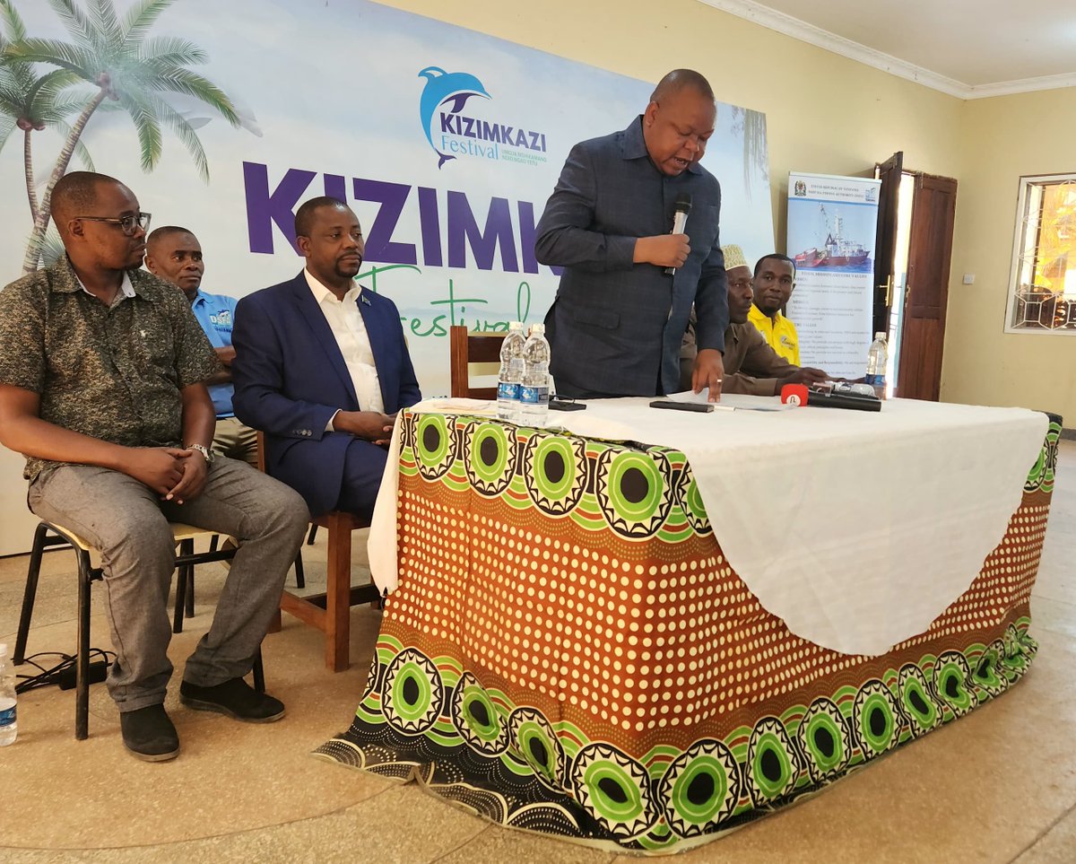 DsfaFishing's tweet photo. Katibu Mkuu wa Wizara ya Mifugo na Uvuvi, Prof. Riziki Silas Shemdoe akihutubia wavuvi 96 wa Kizimkazi, Kusini Unguja waliopewa mafunzo ya uvuvi kuelekea Maadhimisho ya Tisa ya Tamasha la Kizimkazi 2024 litakalofanyika kuanzia tarehe 18 hadi 25. https://t.co/CmDIebHMZe