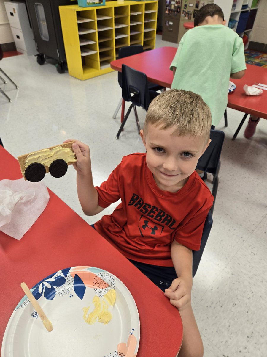 MsLieferKdg's tweet photo. I'm Your Bus! snacks today in Kdg. #redbud132 https://t.co/SeTKPNHKZ4