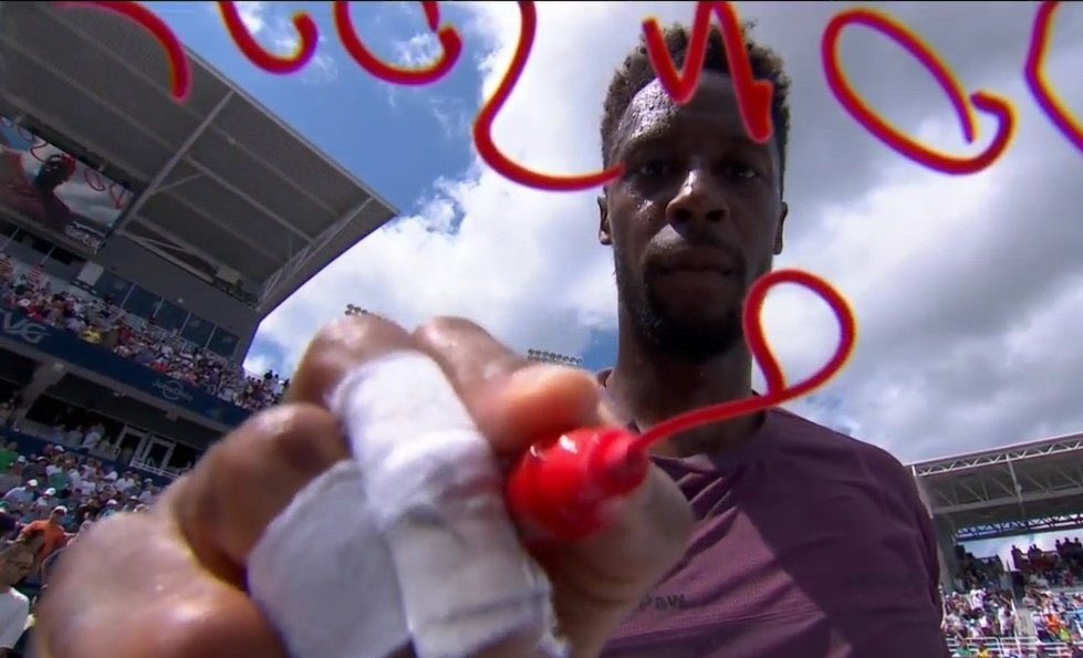 TheTennisLetter's tweet photo. Gael Monfils signs the camera for his daughter after beating Carlos Alcaraz in Cincinnati:

“Bonjour Skaï” 🥹 https://t.co/sINdLTfSBJ