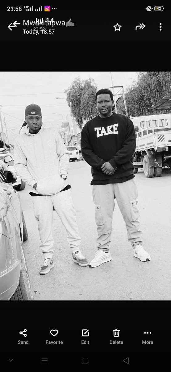 jamsaid12's tweet photo. Ukiwa muongo uwe na kumbukumbu#homeboyz.Ent #KITAANASANAA @streetconscious_outfit 🎯 https://t.co/j0Xymnri4h