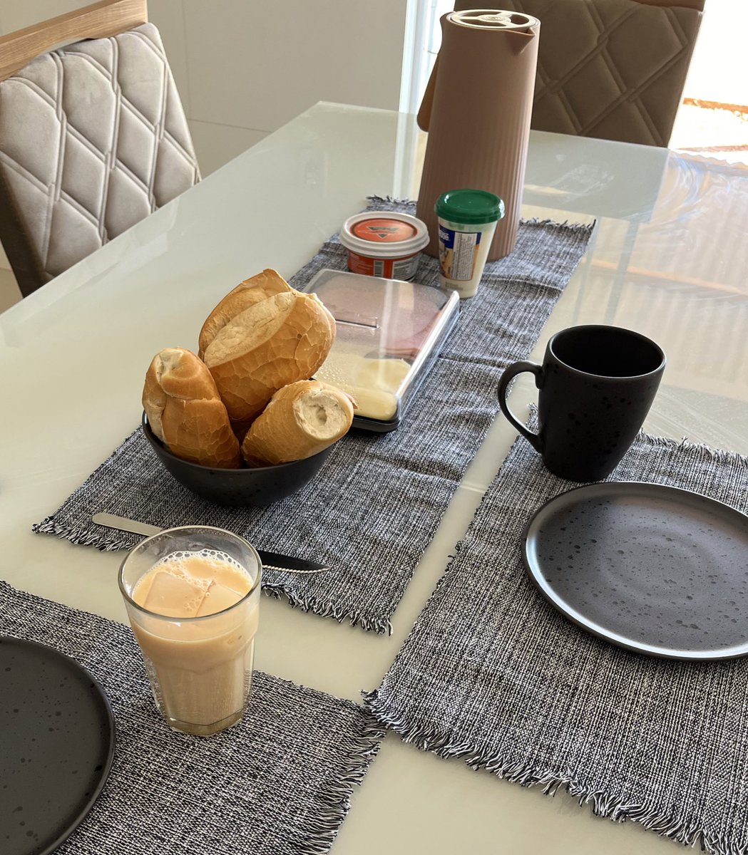 E nosso primeiro café da manhã 💗