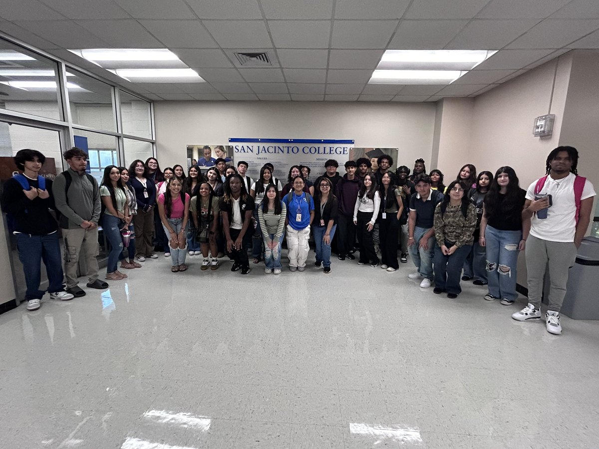 _annettemaxie's tweet photo. It’s a great day for orientation for our #SheldonSTEM P-TECH dual credit students getting ready to embark on their college pathway! https://t.co/nPb7RjpUfs