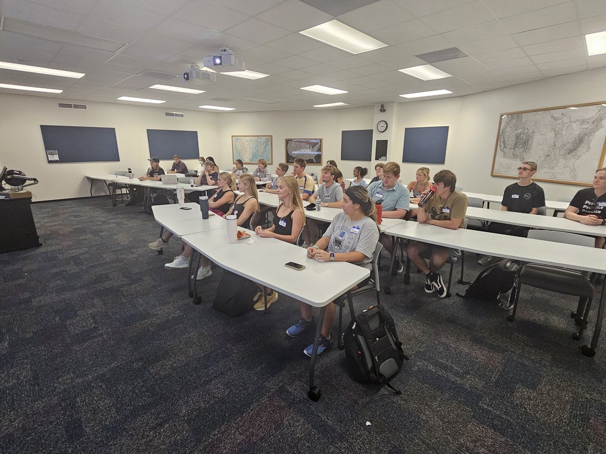UGAAtmosSci's tweet photo. Our program has nearly 80 majors now so our 8th Annual All Hands Meeting had to be split into 2 sessions. #WeatherDawgs https://t.co/GAS2FmsIpS