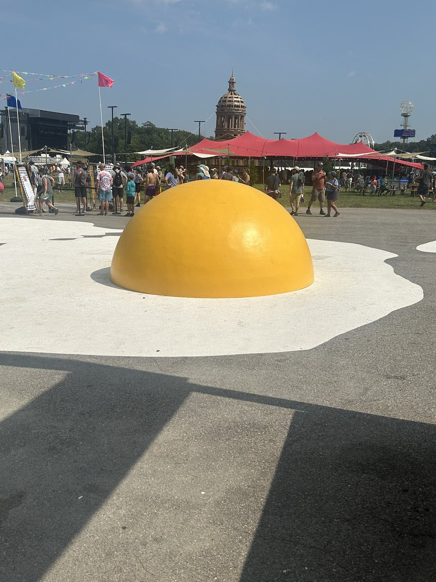 It so hot you can fry an egg at #Mondegreen. #Phish