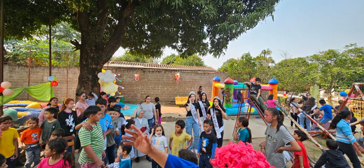 🥳👧🥳🧒Festejo en conmemoración del día del Niño, en el Centro Abierto Niño Salvador, del Mundo de la ciudad de Villeta. La actividad, fue organizada por la Comisión de Juventud de la ANR.