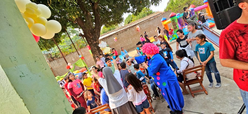 ANRParaguay's tweet photo. 🥳👧🥳🧒Festejo en conmemoración del día del Niño, en el Centro Abierto Niño Salvador, del Mundo de la ciudad de Villeta. La actividad, fue organizada por la Comisión de Juventud de la ANR. https://t.co/J6p09gKFAY