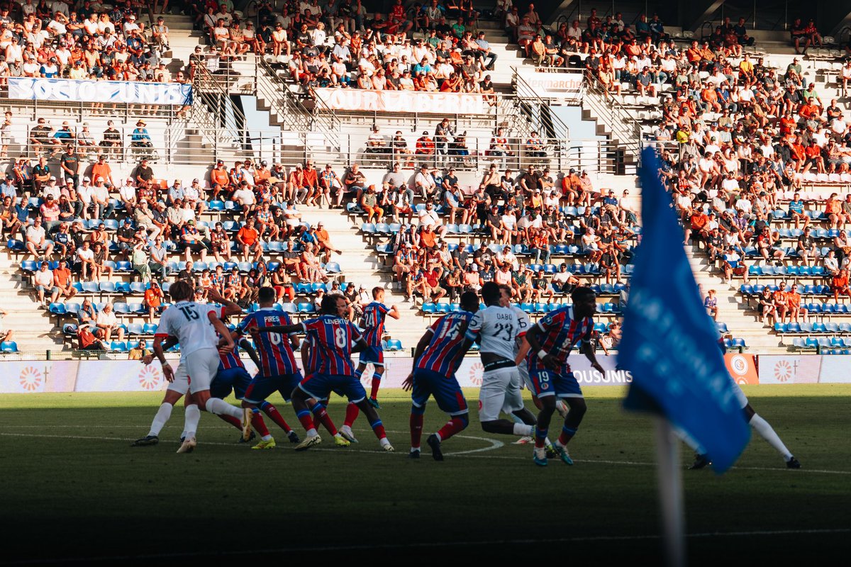 Gil Avérous (@gilaverous) on Twitter photo #Football ⚽️ - Grand plaisir de retrouver le Stade Gaston-Petit et les supporters de <a href="/LaBerrichonne/">La Berrichonne de Châteauroux</a> pour cette nouvelle saison de <a href="/NationalFFF/">Championnat National</a> ! 👏
Cette saison encore : #TousUnisAvecLaBerri 💙❤️ #Football ⚽️ - Grand plaisir de retrouver le Stade Gaston-Petit et les supporters de <a href="/LaBerrichonne/">La Berrichonne de Châteauroux</a> pour cette nouvelle saison de <a href="/NationalFFF/">Championnat National</a> ! 👏
Cette saison encore : #TousUnisAvecLaBerri 💙❤️