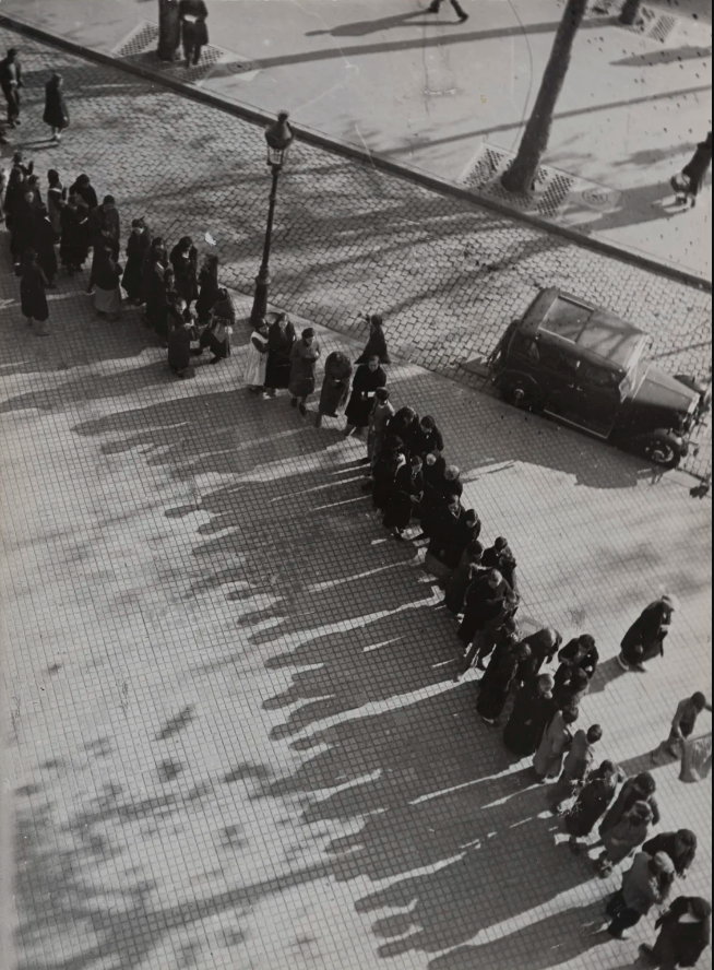 Viquipedia's tweet photo. #Avuifa 65 anys morí exiliada a França la fotògrafa catalana Maria del Remei «Vey» Rahola de Falgàs (n. 1897).

Es considera l'única dona que aconseguí reconeixement i prestigi en l'ambient de la fotografia amateur dels anys 1930 a Catalunya.

#viquidones
https://t.co/RKmyhajGeN https://t.co/3Swsem6puJ