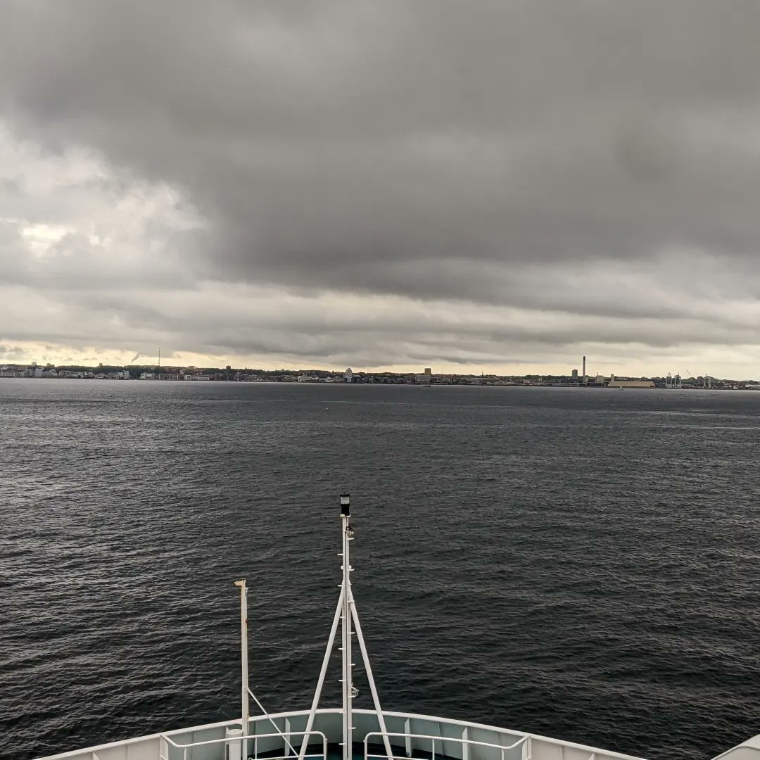 stefanhock's tweet photo. #KopenhagenYstad2024 Kopenhagen - Helsingborg 71 km durchs verregnete Hinterland, wo Königs ihre Schlösser haben. Dann noch schnell mit der Fähre nach Schweden rüber. https://t.co/FTqH9EheLI