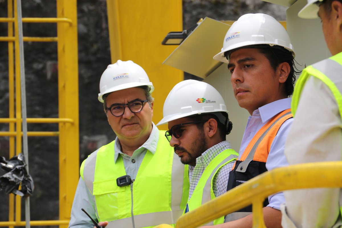 CELECEPOficial's tweet photo. Hoy, @RecNaturalesEc y CELEC EP desarrollaron el retiro de ataguía y reencauce del río Toachi, lo que representa un hito en la fase final de construcción del proyecto hidroeléctrico Toachi Pilatón, que aportará el país 254 MW de energía limpia. https://t.co/epT7Dq8qaO