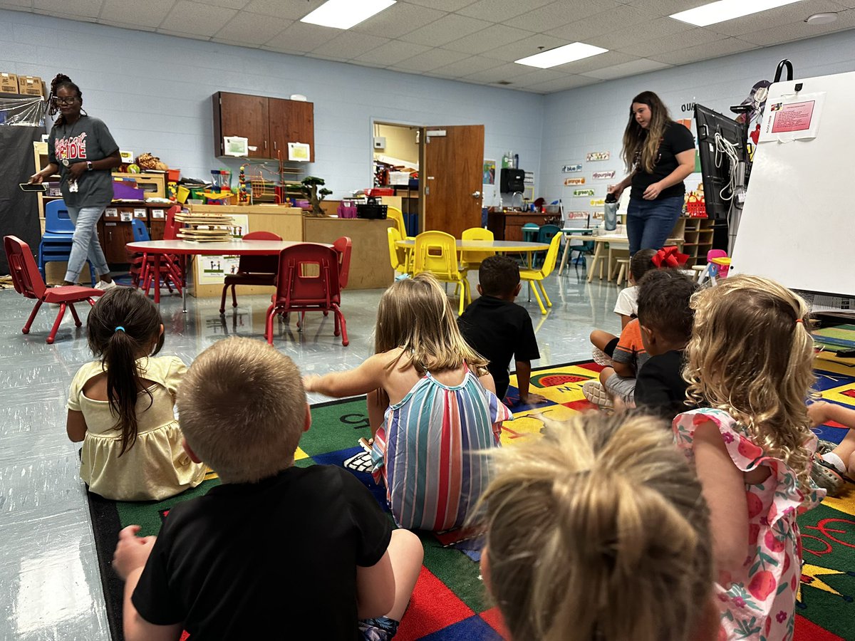 ABeauLove's tweet photo. Pre-k Friends in Ms. Landry’s class were ready to learn today at @sbes_bobcats through center time and on the carpet. #leadingteachinglearningtogether https://t.co/9OtJs7Dixf