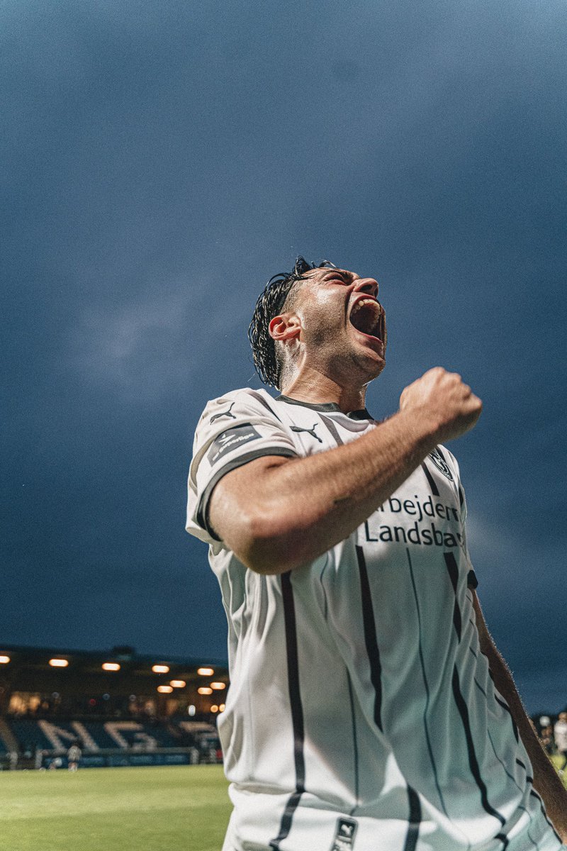 fcmidtjylland's tweet photo. ARAAALLL ❤️🔥
#LBKFCM https://t.co/fVd5FRCzlK