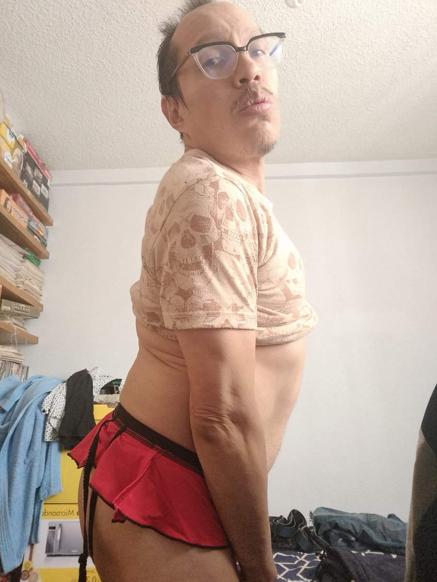 Paolasade1's tweet photo. Me encanta verle la verga a los hombres. Ver como mi mirada hace que les crezca https://t.co/9YFBaqHhiF