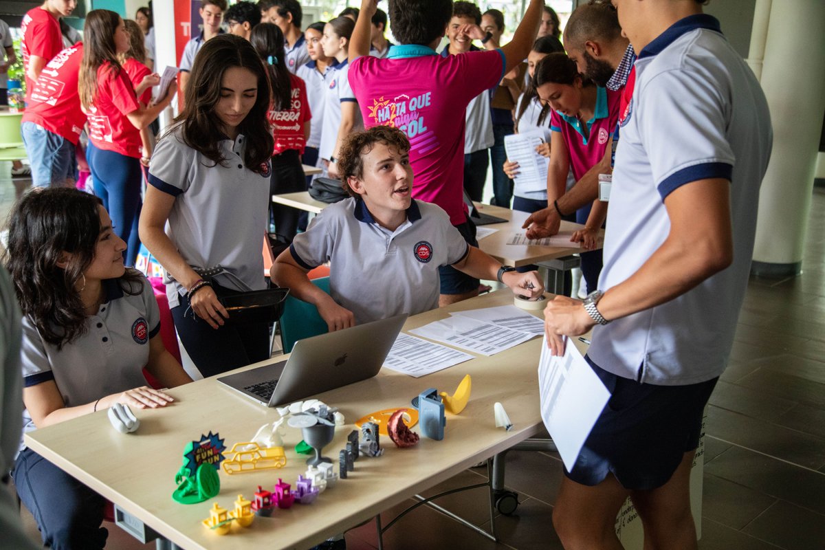 CountryDayCR's tweet image. Today, our high schoolers hosted an exciting Clubs Fair! 🎉 From creative arts to student-led initiatives, there’s something for everyone to explore. #CountryDayCR #NordAngliaEducation #ClubsFair #StudentLife