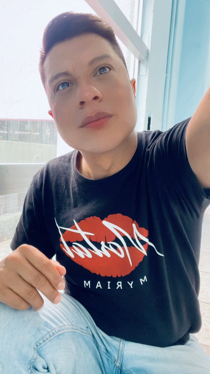 RVelazli's tweet photo. Hoy es viernes y estoy en modo #MyriFan @MyriamMonteCruz ❤️ https://t.co/9amwR4MbI6