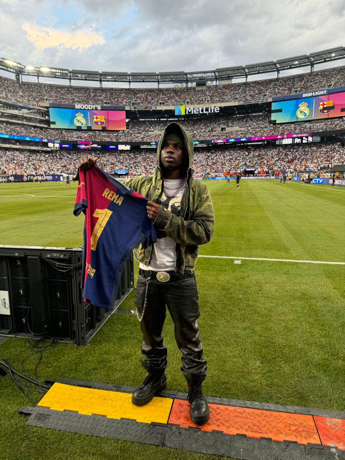RemaOnCam's tweet photo. Comment/Quote this tweet with your favorite pictures of @heisrema 🤩 https://t.co/9pdVeTlGI7