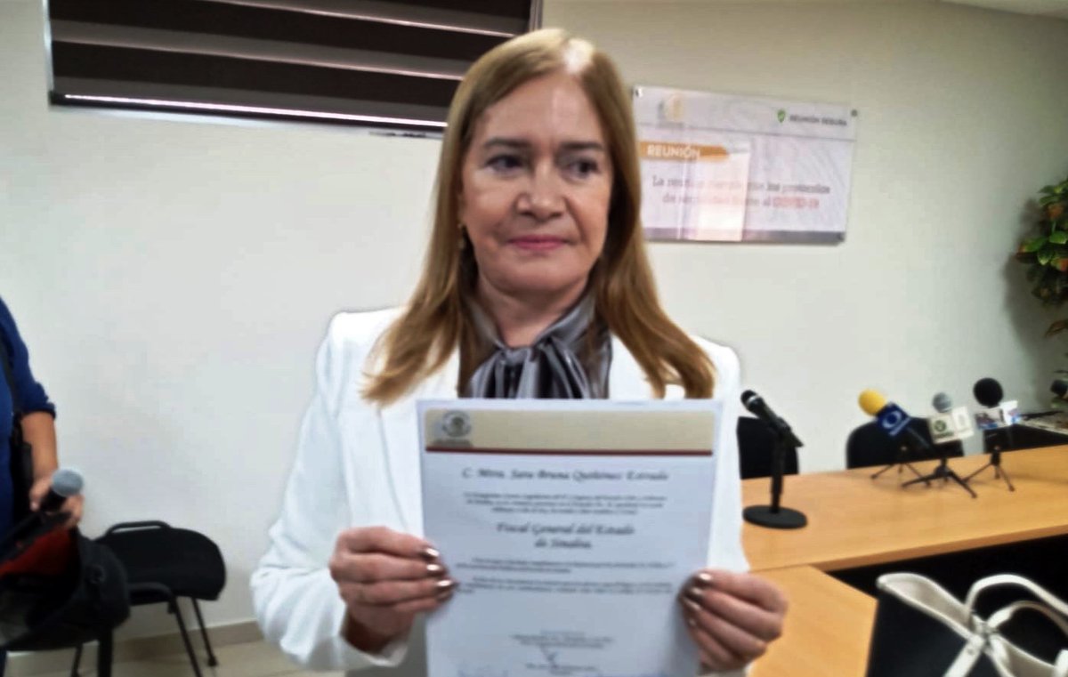 sinaloacancha's tweet photo. Renuncia la fiscal del estado de @sinaloacancha  Sara bruna Quiñones luego de que la FGR cuestionó el expediente del caso del homicidio del ex rector de la UAS y diputado del @PRI_Nacional  @melesiocuen por inconsistencias en la investigación.  https://t.co/3VRq2hiroc https://t.co/dd5Htt2CTM
