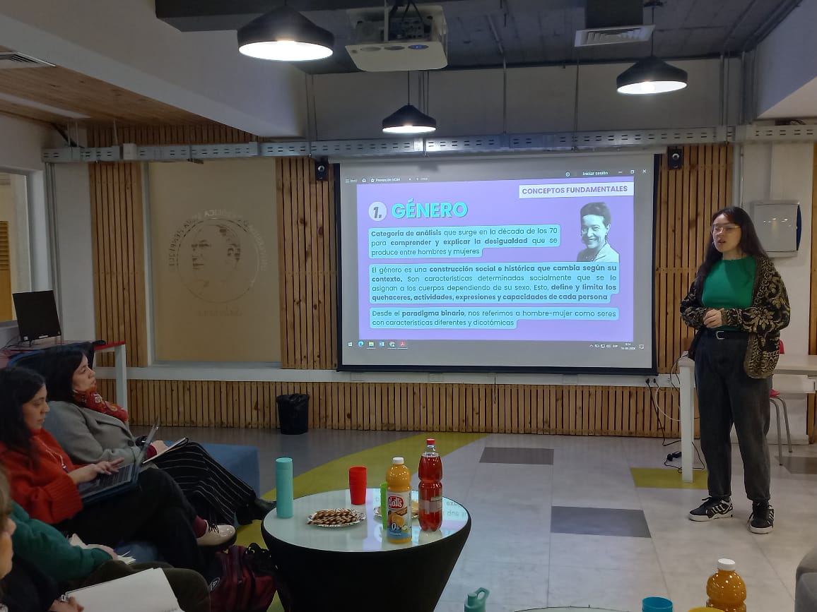 🔴 Este miércoles 14 de agosto se llevó a cabo el taller “Herramientas para la Prevención de la Violencia de Género en Educación Superior”, en el marco del proyecto qué lideran nuestras investigadoras Cecilia Millán, Paula Guerra, Maribel Calderón y Andrea López 🧵👇.