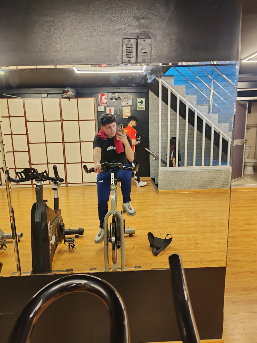 Ajmo22_'s tweet photo. 🏋️🤌🏻
.
.
.
#gay #gym #fitnesss https://t.co/cCLl6lBZJ0