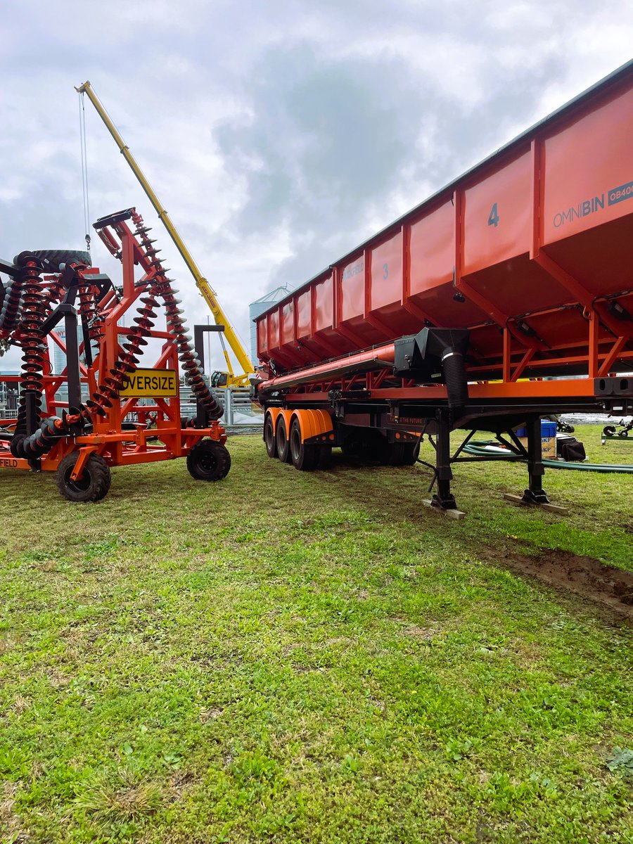 Brookfield_Ag's tweet photo. The team have triple-checked the Checklist.
โ Everything is in the trailer.
โ The gear is on-site.
โ And the team is show-ready - polishing off their catwalk pose ๐ฅฐ
#Brookfield #OmniBin #ChainBar #australianfarmers #FarmEfficiency #Farming #FarmingtheFuture #AgQuip https://t.co/qtNBmeyufo