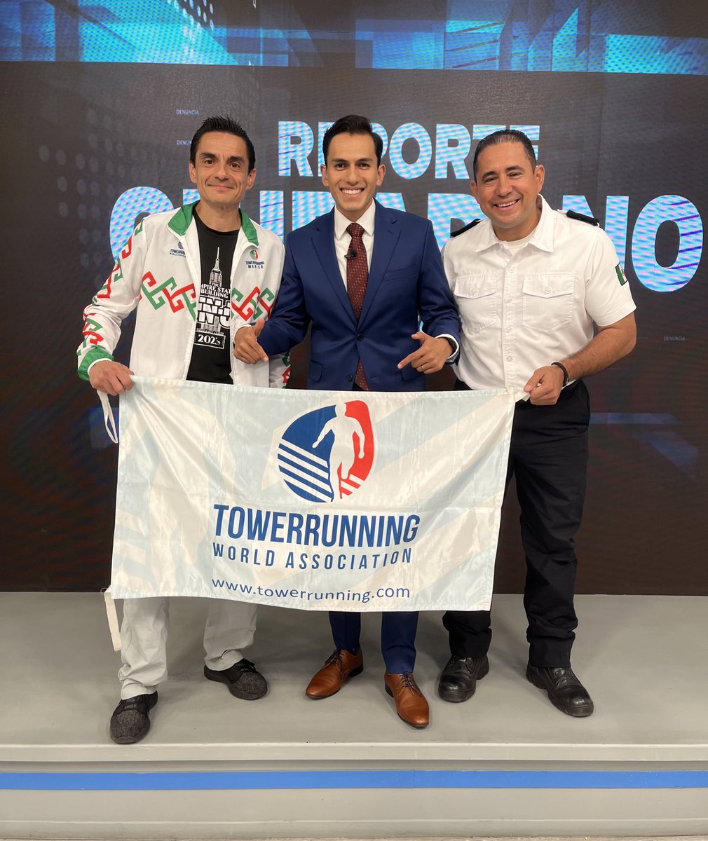 JordLeonel's tweet photo. Una 📸 de cómo cerramos esta semana en #ReporteCiudadano
Nos acompañaron:
Comandante Luis Guillermo Castillo - Supervisor Operativo de PCYB Zapopan
y Roberto Velázquez Leiva - Corredor Elite #TowerRunning
@UMPCyBZ @quierotv_gdl https://t.co/wDrt8JyVEs
