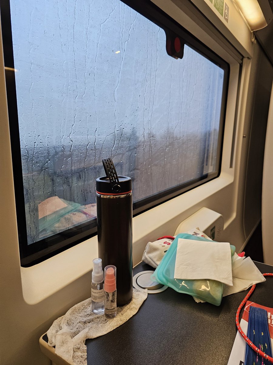 KateFrstr's tweet image. Raining outside but warm &amp;amp; social here on @Eurostar 9259

Hérve is a treasure, it's lovely to meet a returning crew member from the launch days. Fascinating to compare onboard experiences then &amp;amp; now. Also Kougin's care &amp;amp; welcome briefing... a great crew to finish a great day!