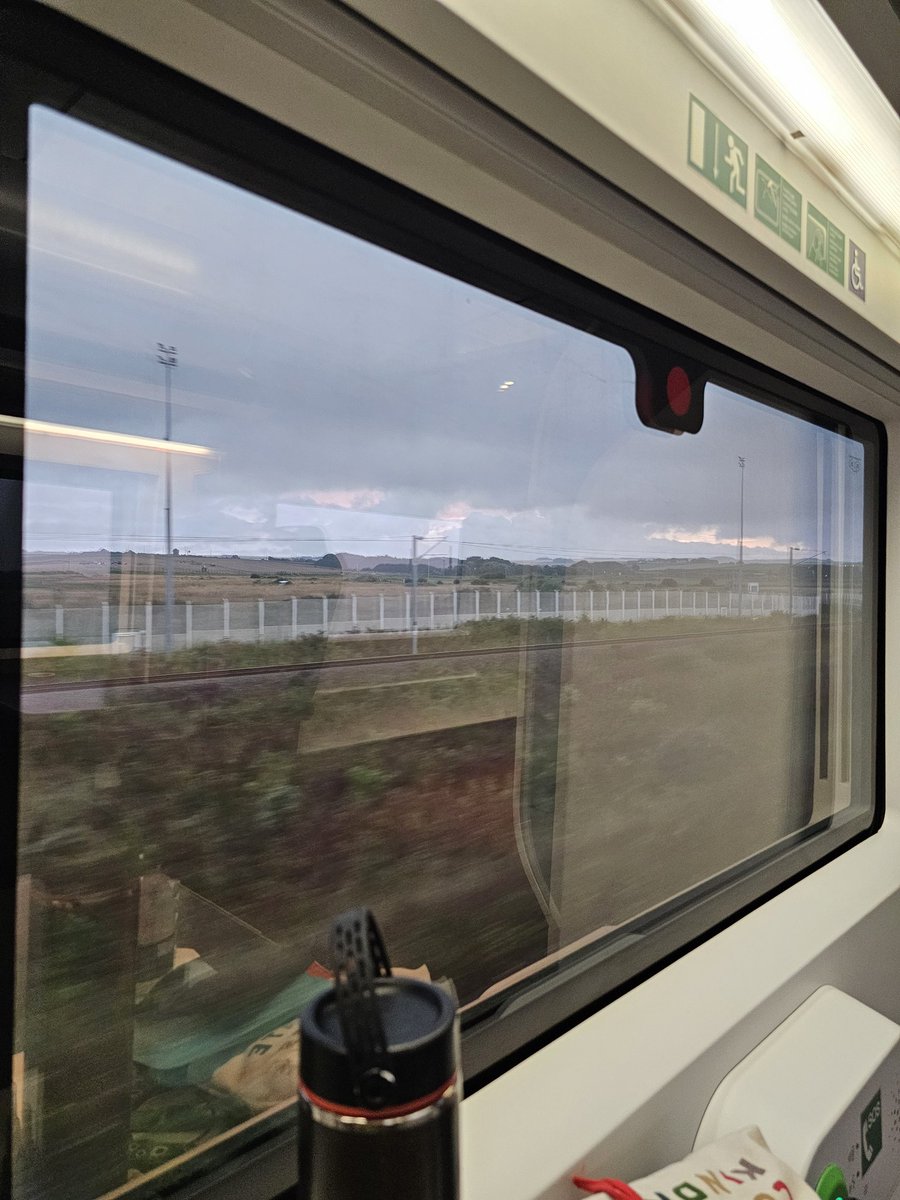 KateFrstr's tweet image. Raining outside but warm &amp;amp; social here on @Eurostar 9259

Hérve is a treasure, it's lovely to meet a returning crew member from the launch days. Fascinating to compare onboard experiences then &amp;amp; now. Also Kougin's care &amp;amp; welcome briefing... a great crew to finish a great day!