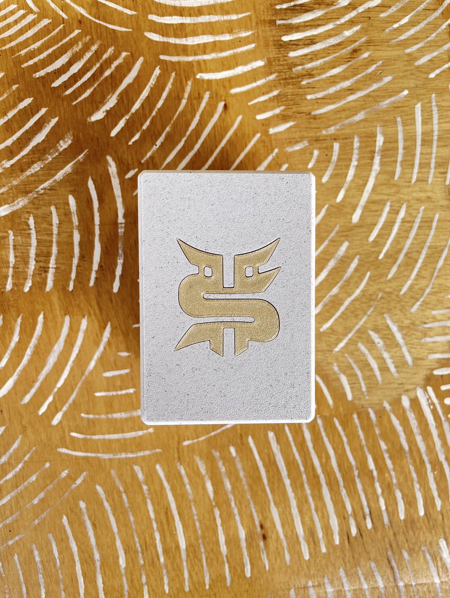 Nuevo Shield Deck para un nuevo pedido! 🛡️⚔️

Realiza tu pedido si quieres proteger tus cartas y disfrutar al máximo tus partidas de Commander 📦 

#mtgcommander #magicthegathering #mtg #edh