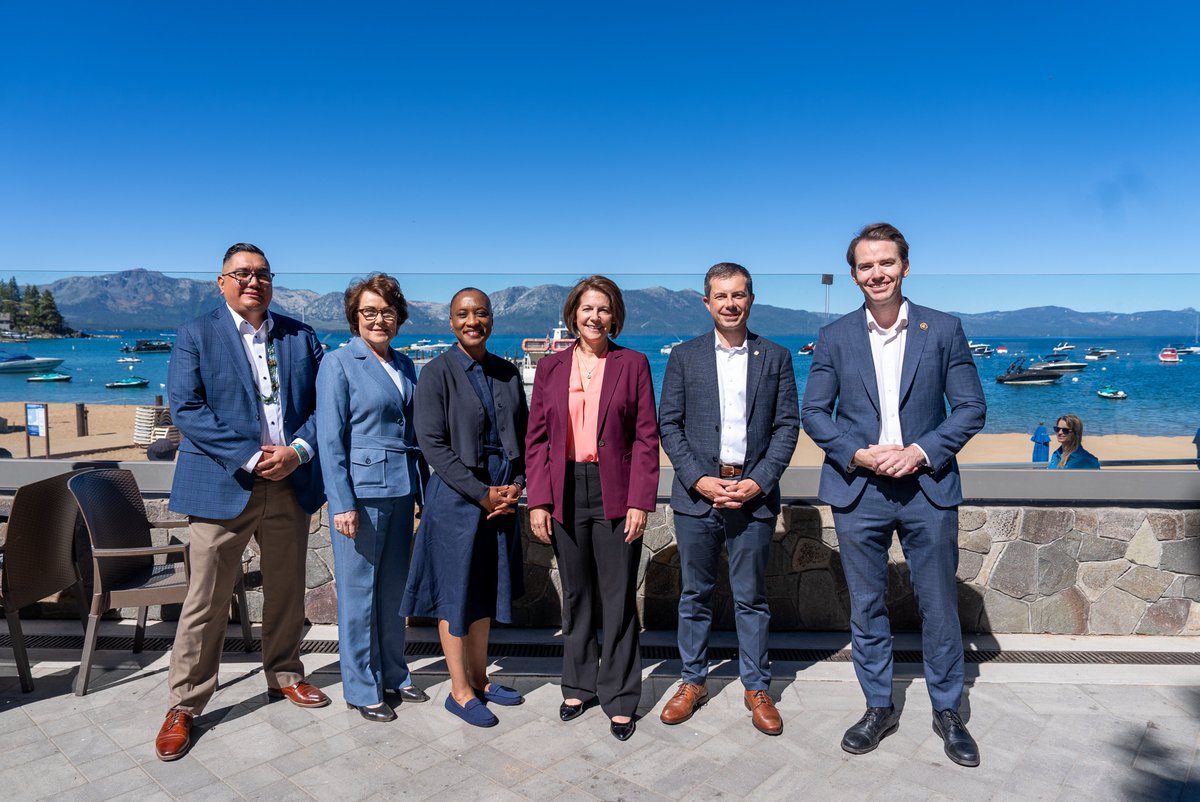 BrennaParker1's tweet image. photographed @SecretaryPete this week out in Nevada. 

Find all photos from his trip on our Flickr page: flickr.com/photos/usdot/a…